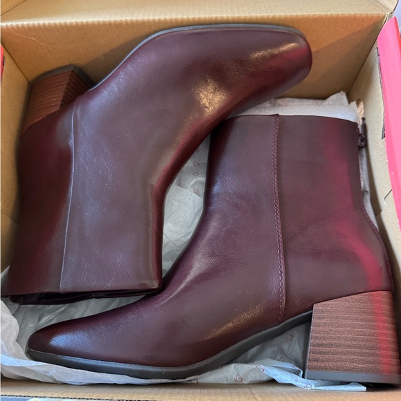 BareTraps EMILIE Womens Boots Bloodstone Size 8 M New - Picture 3 of 7